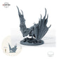 Wyvernreiter auf gepanzerter Wyvern – Ohne Reiter: Größenvergleich, ca. 87 mm Gesamthöhe inklusive Base und höchstem Teil, mit 32-mm-Referenzfigur.