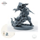 Goblin-Feuerträger – Standard (26_06_F10): Größenvergleich, ca. 30 mm Gesamthöhe inklusive Base und höchstem Teil, mit 32-mm-Referenzfigur.