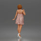 Diorama Modellbau Produktfoto 2: Stehende Figur: Frau im kurzen Kleid mit Mobiltelefon & Absatzschuhen (a180)