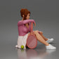 Diorama Modellbau Produktfoto 2: Sitzende Figur: Tennisspielerin mit Sportrock, Pullover & Tennisschläger (a212)