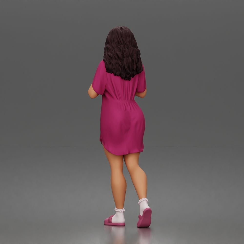 Diorama model-making product photo 4: Standing figure: woman in a nightgown holding a small dog (a183)