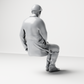 Diorama Modellbau Produktfoto 8: Sitzende Figur: Älterer Mann mit Mütze & Jacke (a210)