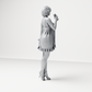 Diorama Modellbau Produktfoto 8: Stehende Figur: Frau im kurzen Kleid mit Mobiltelefon & Absatzschuhen (a180)