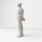 Stehende Figur: Mann mit Schirmmütze, Jacke & Pullover, Hände hinter dem Rücken (Ref. Nr. 477) - vollständige Studioansicht 3