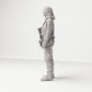 Stehende Figur: Frau mit Gewehr vor dem Körper (Ref. Nr. 496) - vollständige Studioansicht 2