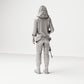 Stehende Figur: Frau mit Gewehr vor dem Körper (Ref. Nr. 496) - vollständige Studioansicht 3